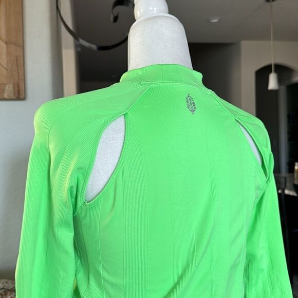 NWOT Free People Movement Offside Layer Lime Zest High Neck Thumbhole M/L Long - Picture 14 of 16